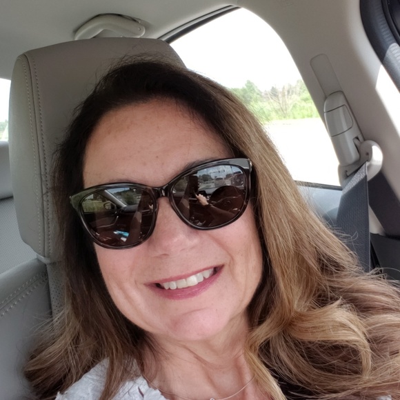 Meet your Posher, Lisa - Picture 3 of 3